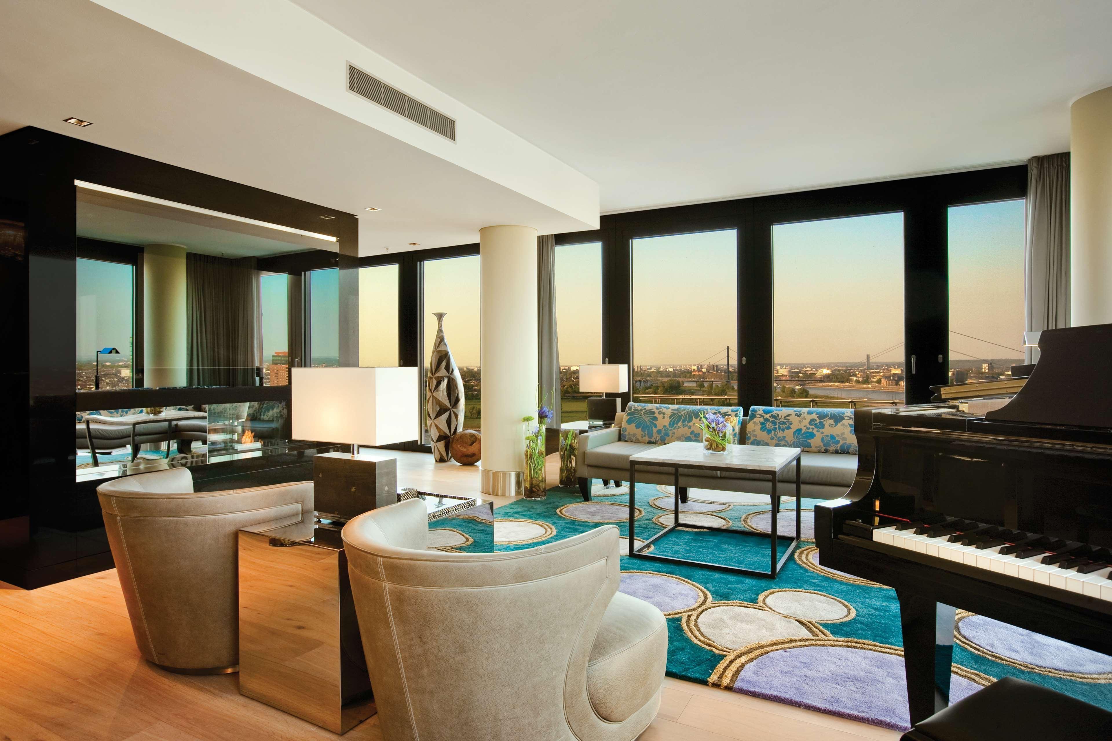 Hyatt Regency Dusseldorf Düsseldorf Exterior foto A living room at the Ritz-Carlton, Dubai