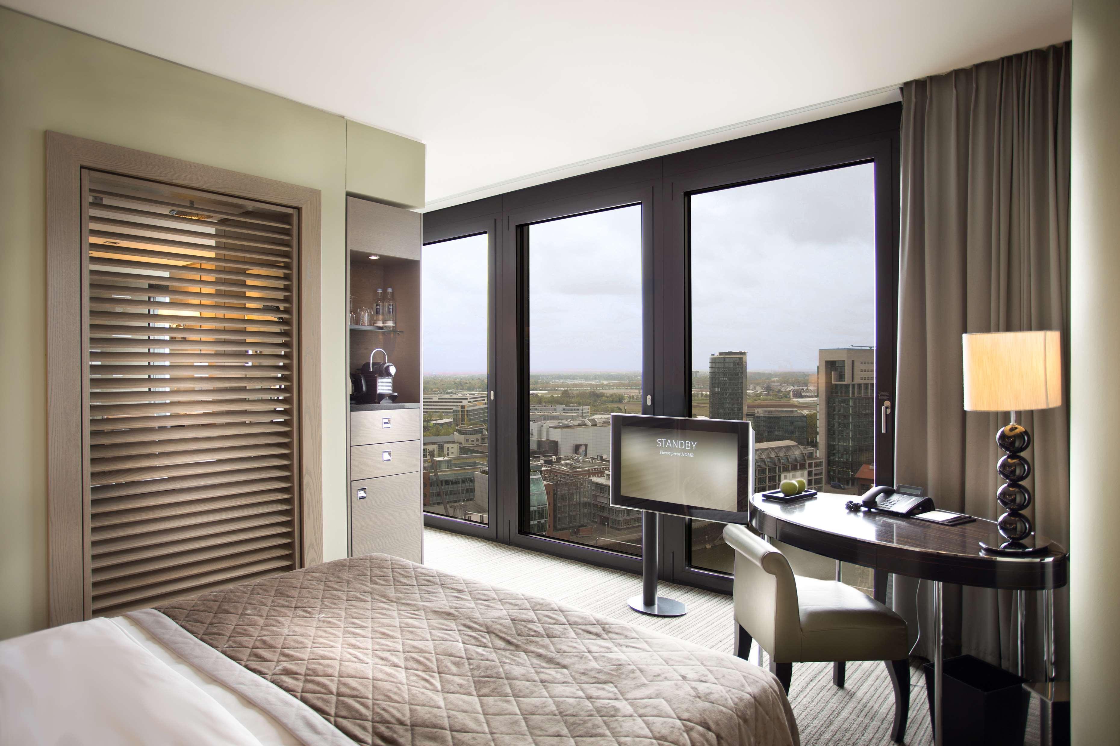 Hyatt Regency Dusseldorf Düsseldorf Exterior foto A room at the InterContinental London The O2