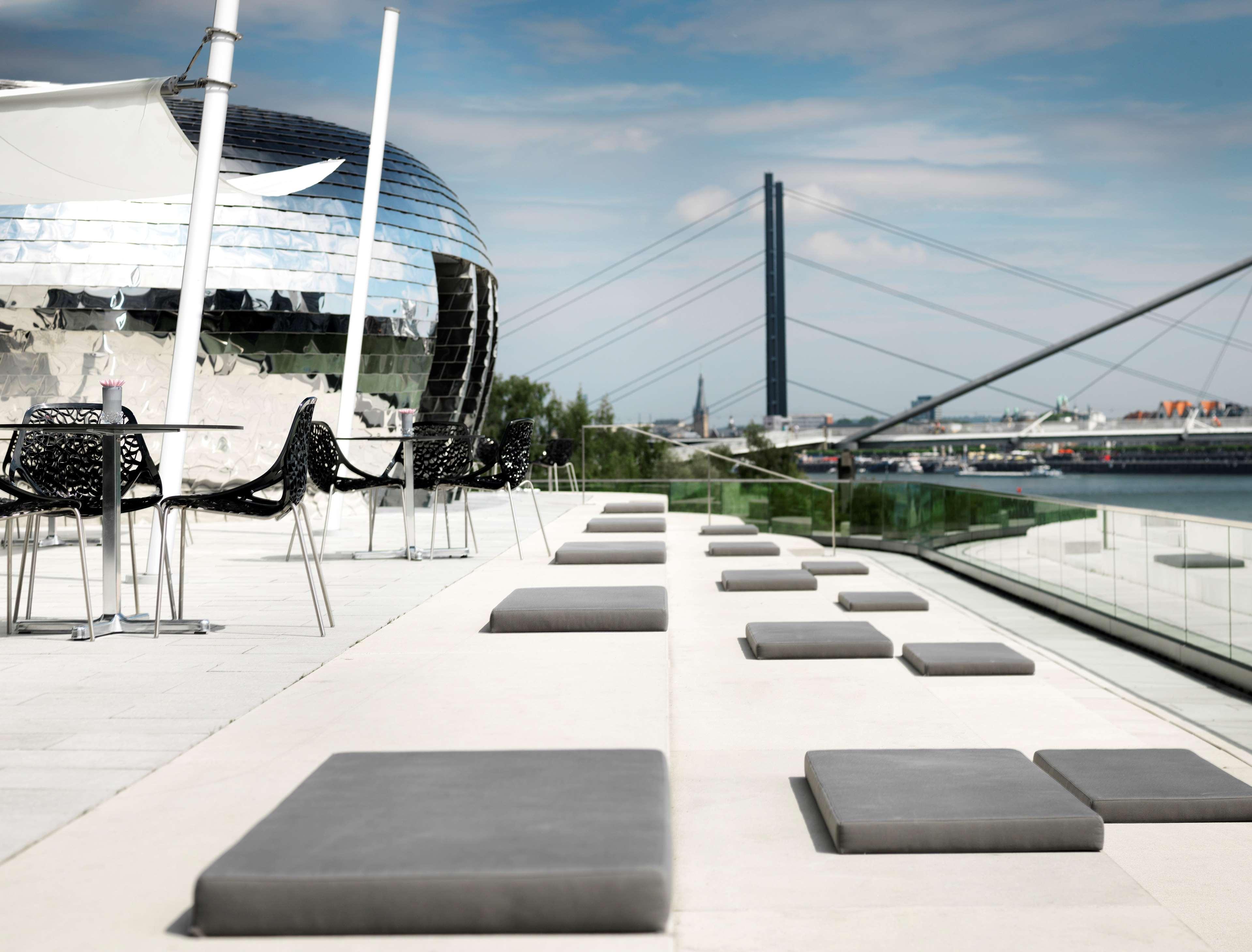 Hyatt Regency Dusseldorf Düsseldorf Exterior foto The SkyLine