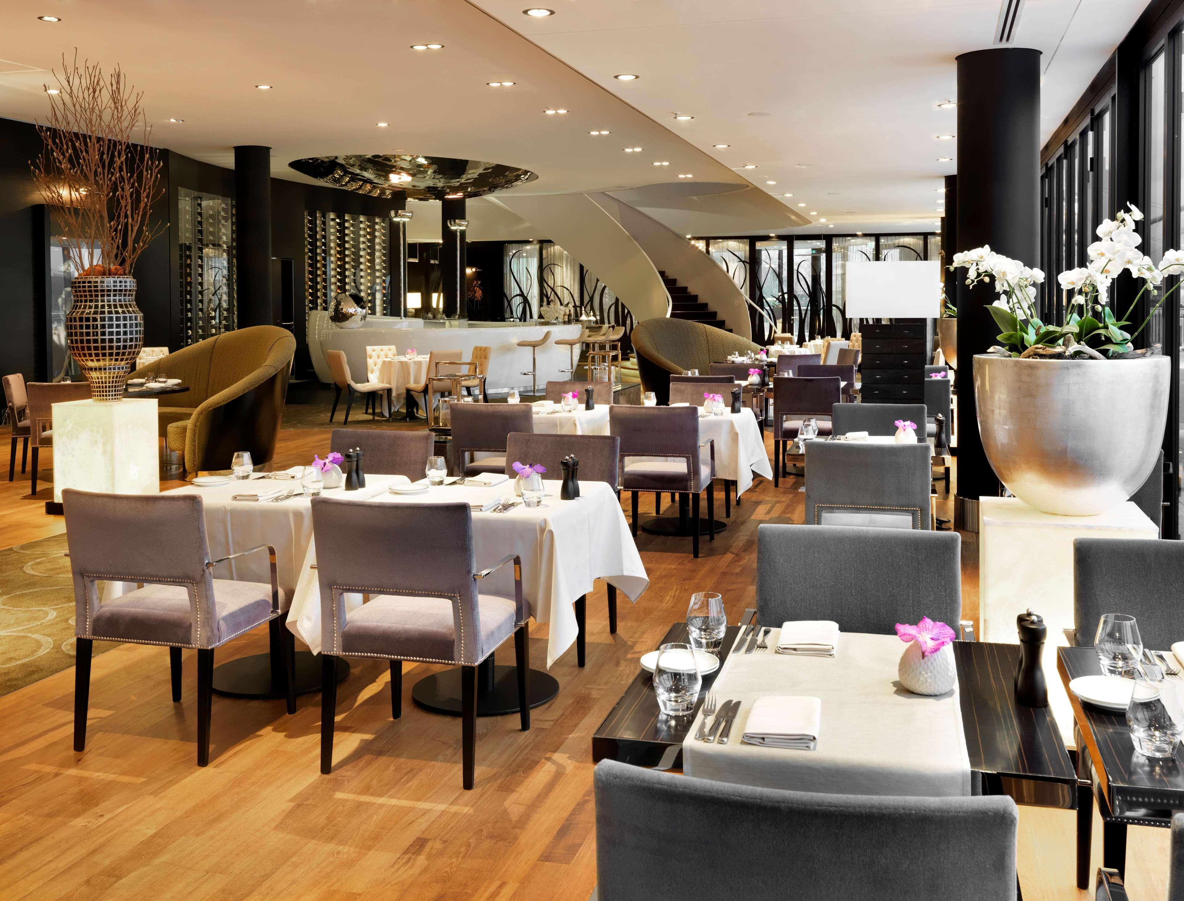 Hyatt Regency Dusseldorf Düsseldorf Exterior foto Restaurant "1707"