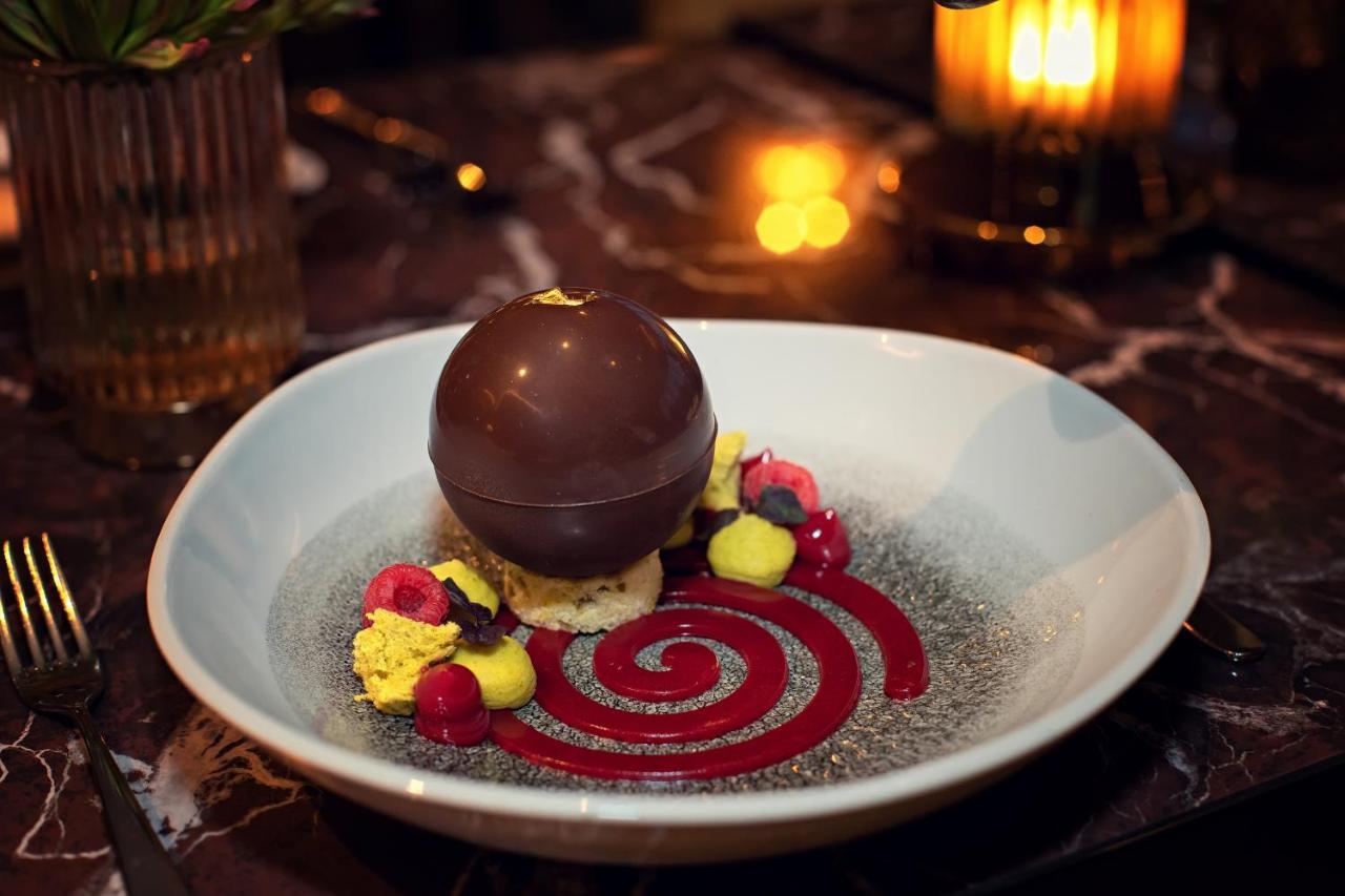 Hyatt Regency Dusseldorf Düsseldorf Exterior foto A chocolate bombe