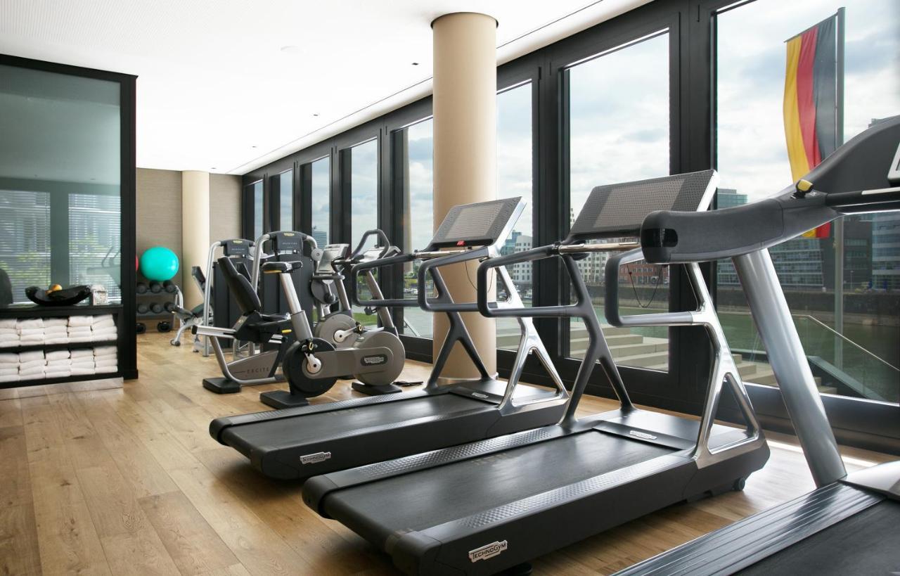 Hyatt Regency Dusseldorf Düsseldorf Exterior foto The gym at the 2012 London Olympics
