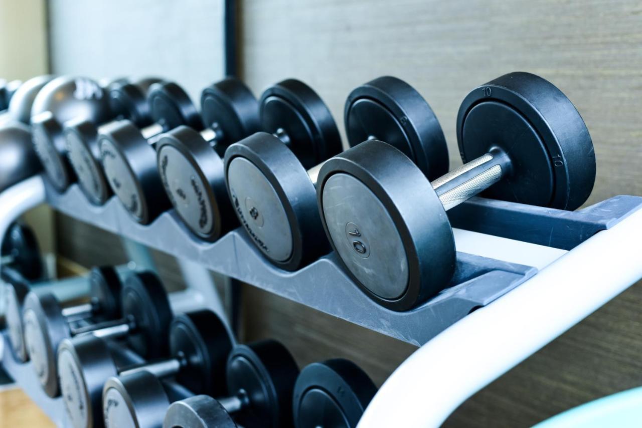 Hyatt Regency Dusseldorf Düsseldorf Exterior foto Dumbbells on a rack