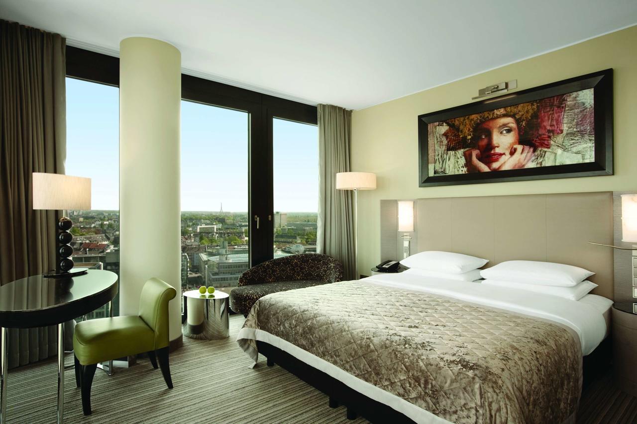 Hyatt Regency Dusseldorf Düsseldorf Exterior foto A room at the hotel